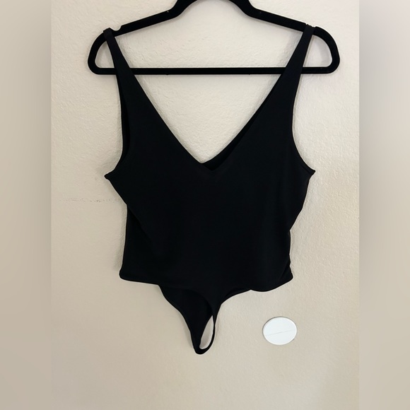 LEITH double V sleeveless thong bodysuit - size Large - Picture 2 of 4